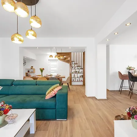 ヴィラ Magnolia With Jacuzzi ピロヴァッツ