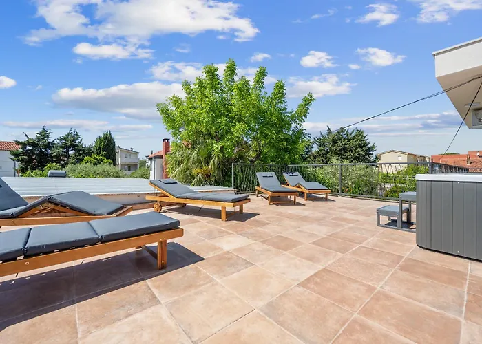 ヴィラ Magnolia With Jacuzzi ピロヴァッツ