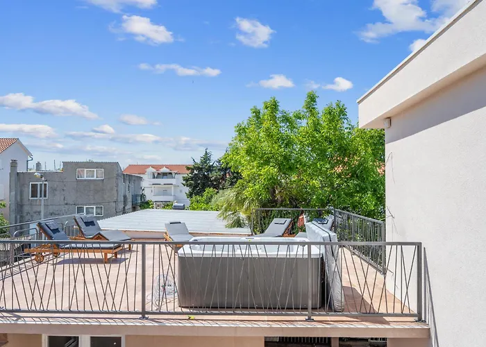 Magnolia With Jacuzzi